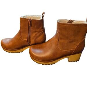 Universal Threads 6  Brown Women's Insulated  Chelsea Ankle Boots Shoes Snow